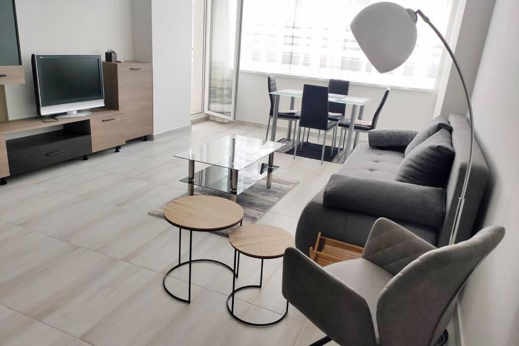 Plaza Apartman - City Center, Free Parking, Free Wifi デブレツェン エクステリア 写真